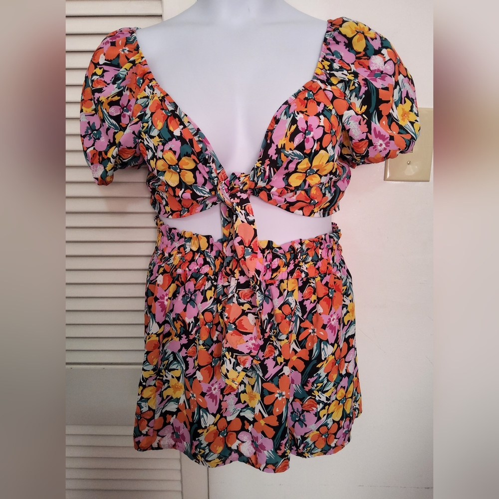 New SHEIN Colorful Floral Tie-Front Blouse